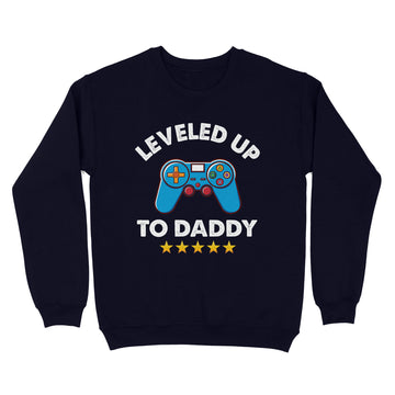 Leveled Up To Daddy 2023 Funny Soon To Be Dad 2023 T-Shirt - Standard Crew Neck Sweatshirt