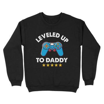 Leveled Up To Daddy 2023 Funny Soon To Be Dad 2023 T-Shirt - Standard Crew Neck Sweatshirt